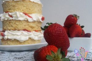 Strawberry NakedCake 01